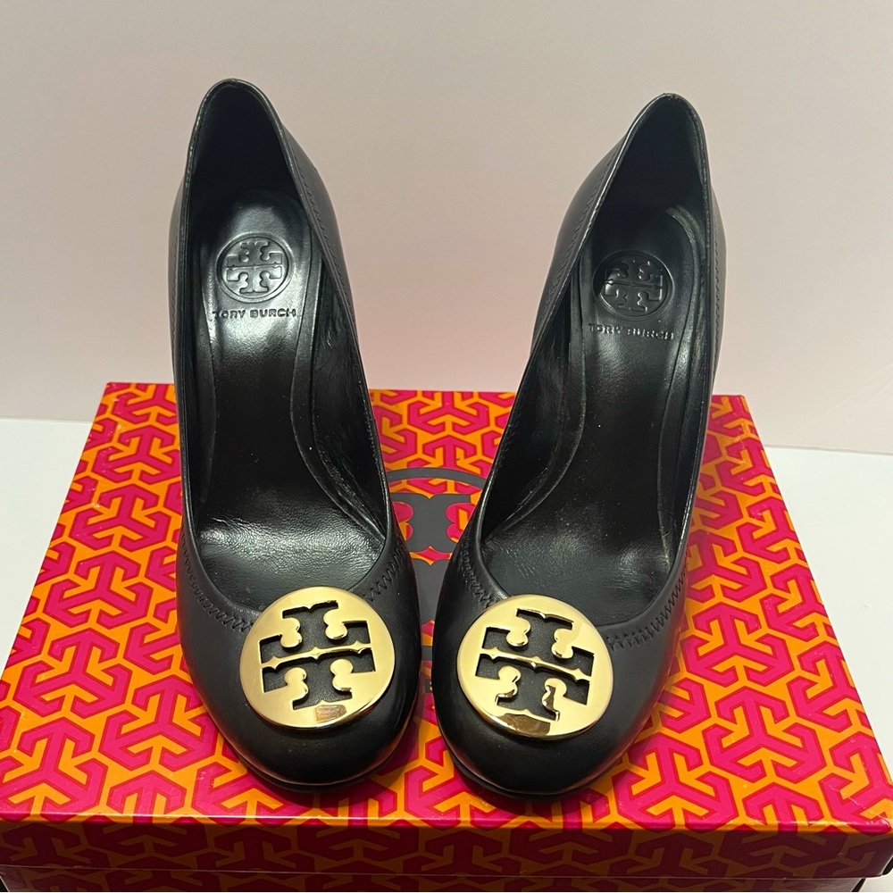Tory Burch “Sophie” Wedge (Size 8)